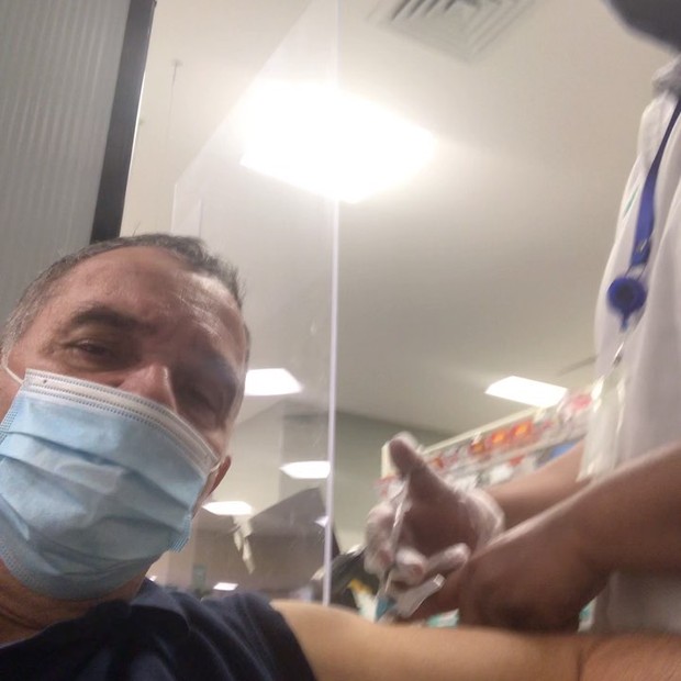 Humberto Martins é vacinado contra Covid-19 (Foto: Reprodução/Instagram)