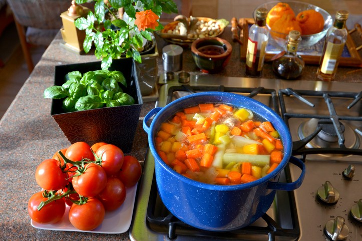 Renove sua cozinha: 8 conjuntos de panelas que você vai amar ter