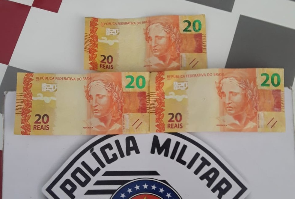 Notas falsificadas foram apreendidas em Fl&oacute;rida Paulista &mdash; Foto: Pol&iacute;cia Militar