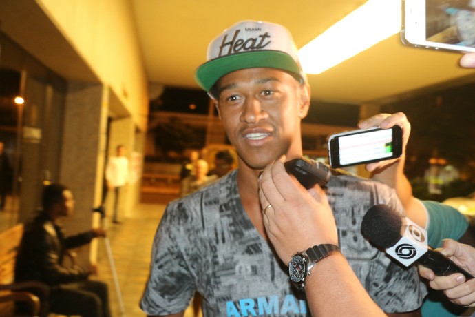 Fabrício evita lembrar surto e diz que deu dicas sobre Galo a grupo do Inter