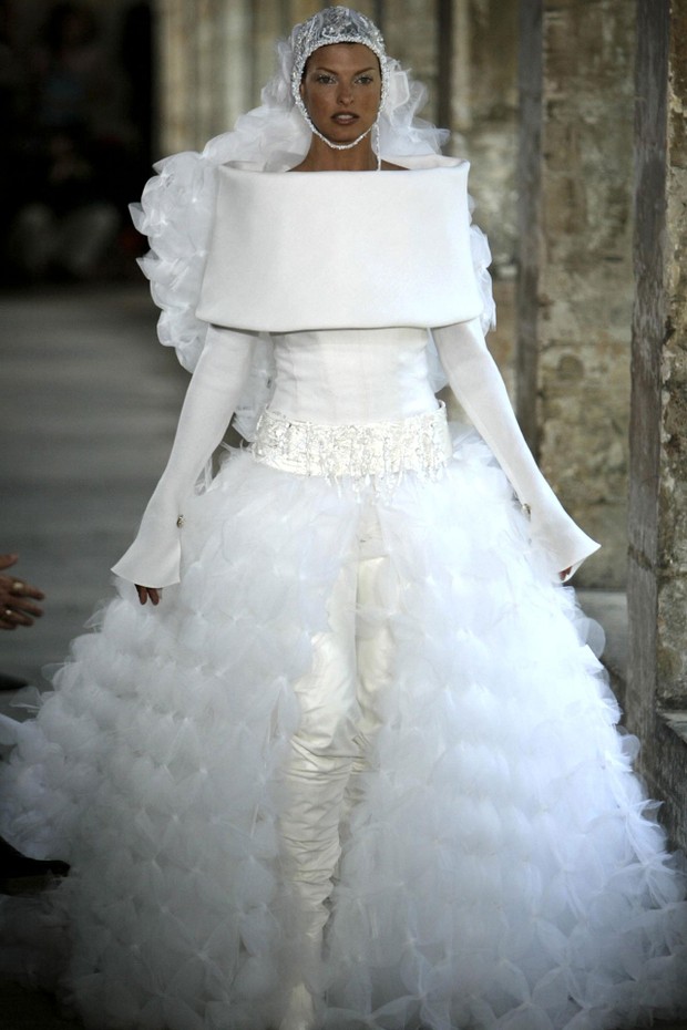 As melhores inspirações de vestidos de noiva de todos os tempos direto das passarelas (Foto: Divulgação)