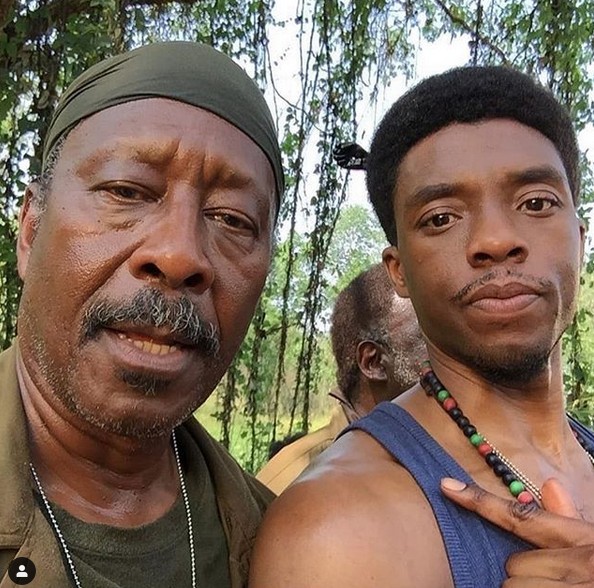 Chadwick Boseman e Clarke Peters no set de Destacamento Blood (2020) (Foto: Instagram)