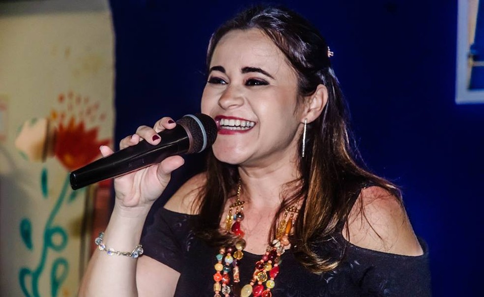 Nara Costa faz show comemorativo aos seus 30 anos de carreira, na sexta (29) em Natal. — Foto: Franklin Levi