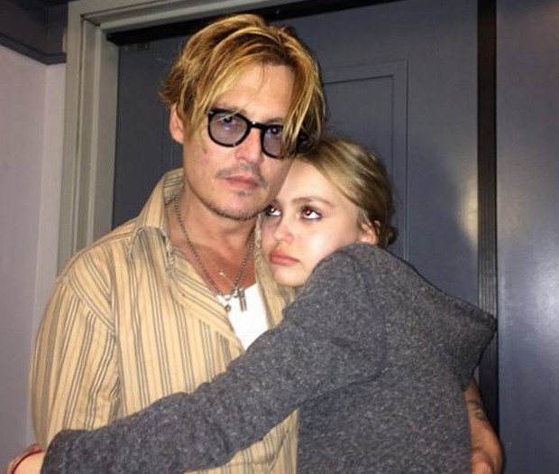 Lily-Rose Depp e o pai, Johnny Depp (Foto: Reprodução/Instagram)