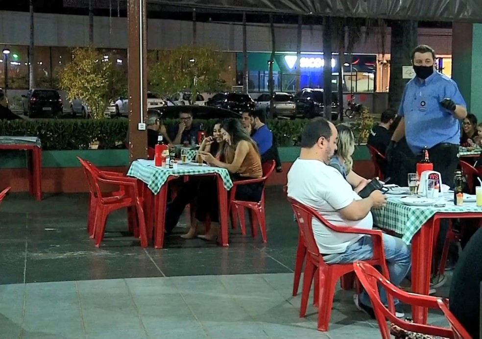 Bares estavam funcionando em Araçatuba — Foto: Reprodução/TV TEM 