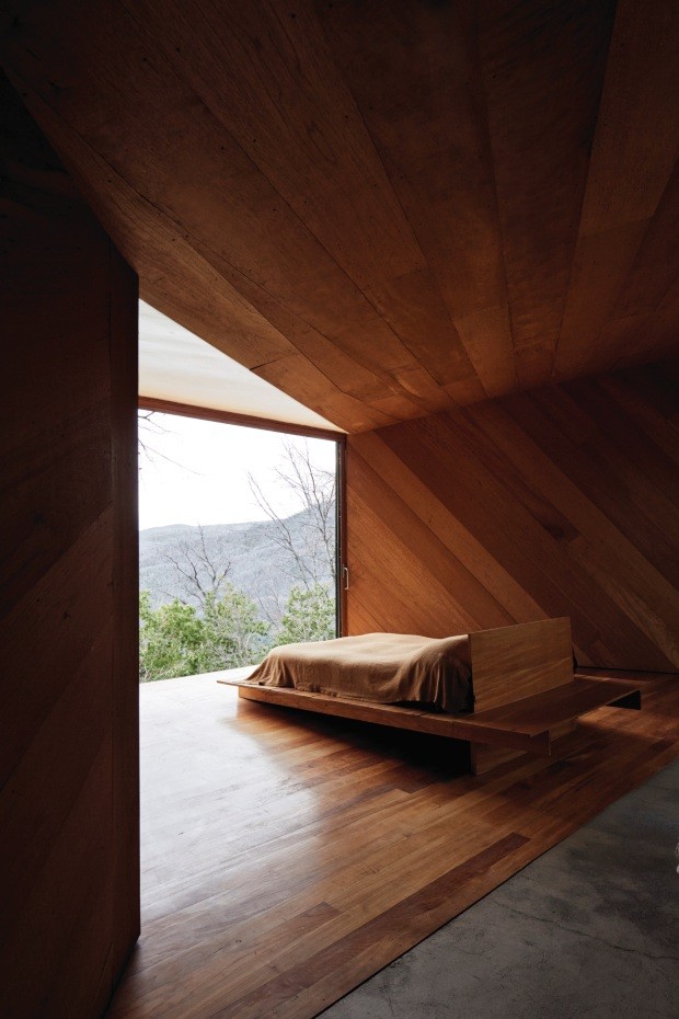 Casa com formato inusitado se camufla em bosque no Chile (Foto: Cristóbal Palma)