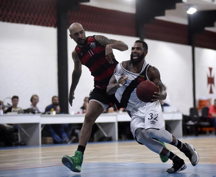 Com ginásio vazio, Vasco e Flamengo duelam por desempate e equilíbrio