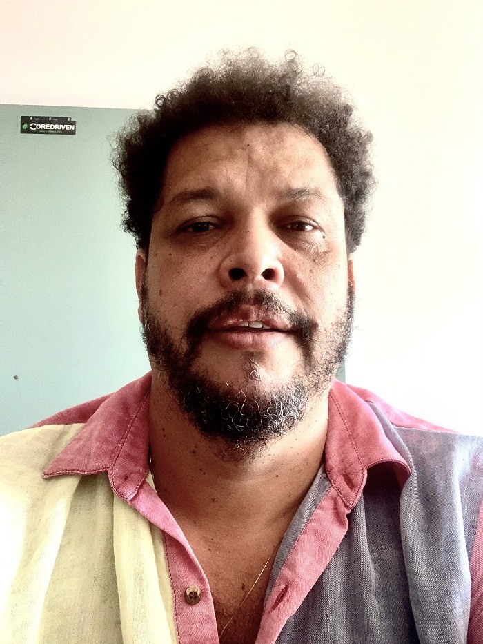 Formado pela UFMG, diretor de arte Tiago Marques morre aos 49 anos no Rio de Janeiro