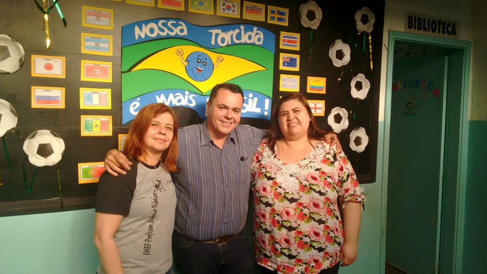 SecretÃ¡rio de EducaÃ§Ã£o de MarÃ­lia Helter Bochi, ao lado das professoras selecionadas Maria Rita e Luciane dos Santos (Foto: Prefeitura de MarÃ­lia/DivulgaÃ§Ã£o)