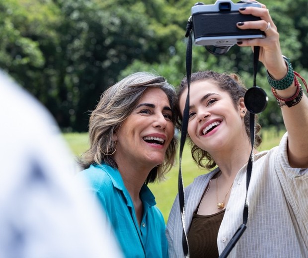 Gloria Pires e Maisa na primeira foto oficial do filme Desapega! (Foto: Helena Barreto )