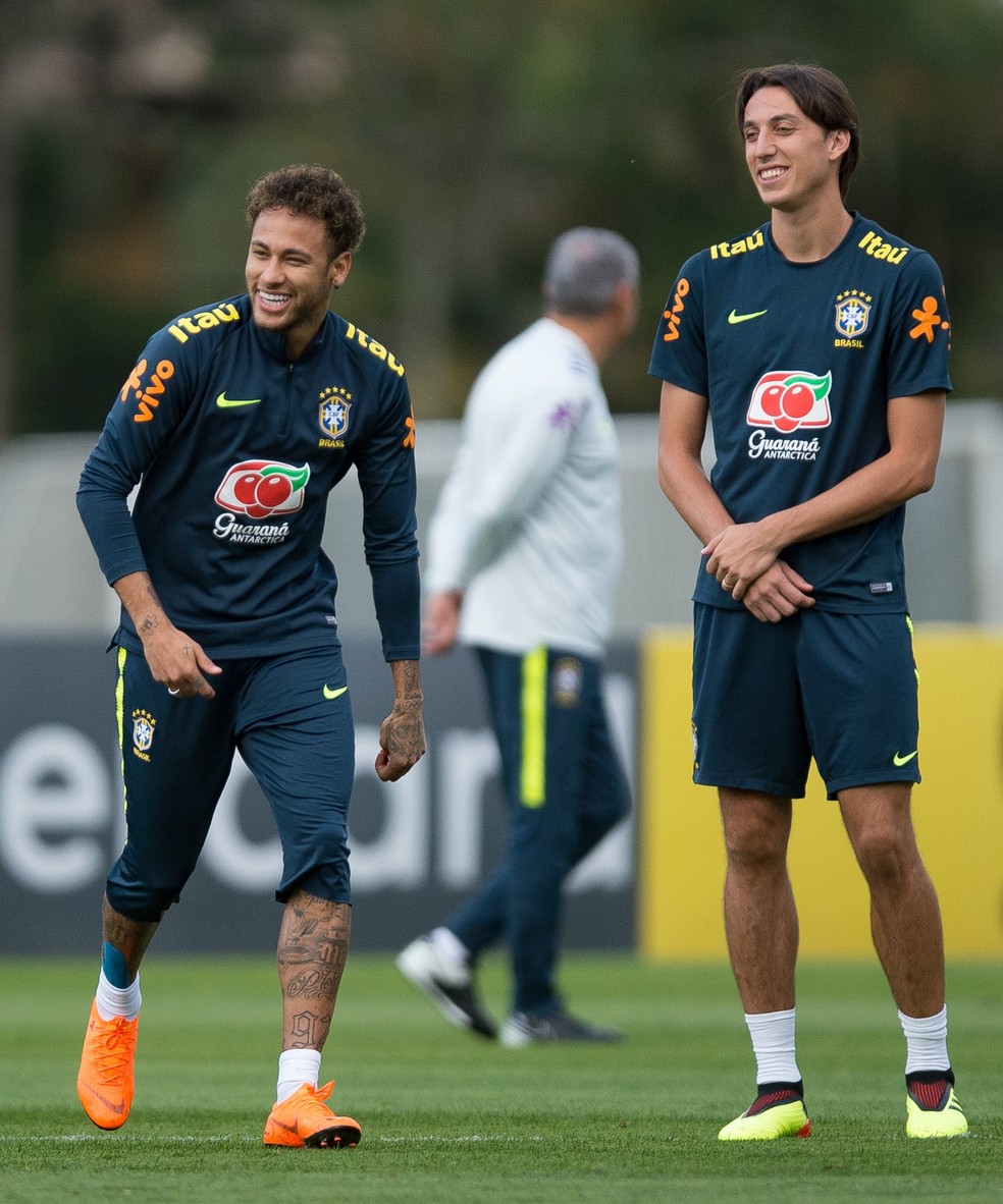 Neymar e Geromel se divertem em treino da SeleÃ§Ã£o (Foto: Pedro Martins/MoWA Press)