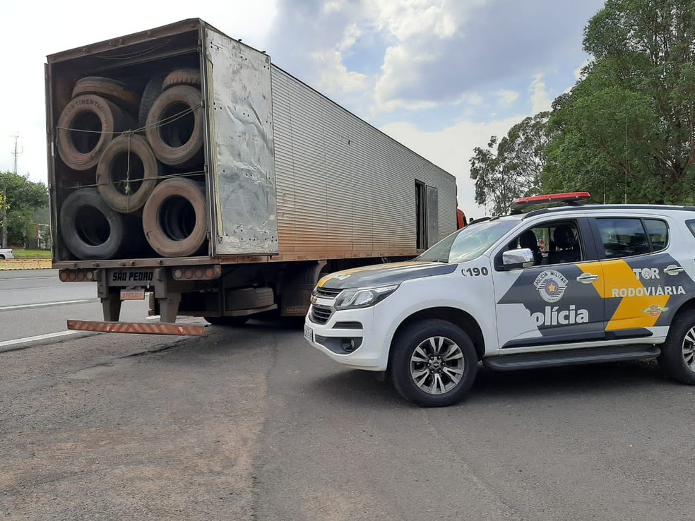 Pneus contrabandeados são apreendidos pela Polícia Rodoviária — Foto: Polícia Rodoviária 