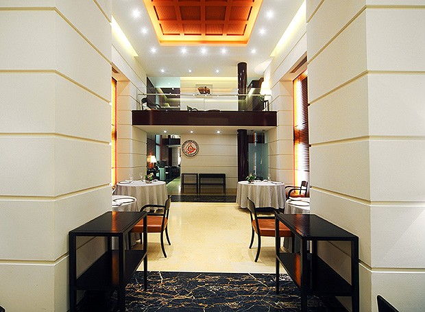 Salão do restaurante de cozinha moderna de Carlo Cracco (Foto: ph malgarini)