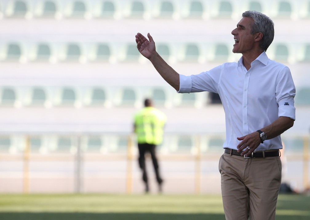Corinthians descarta envolver parceiro e aguarda acordo por multa para avançar em negociação por Luís Castro