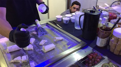 Icecream Roll: por R$ 59 mil, a pessoa adquire um quiosque para a preparação dos sorvetes na pedra, nova sensação do franchising brasileiro. 