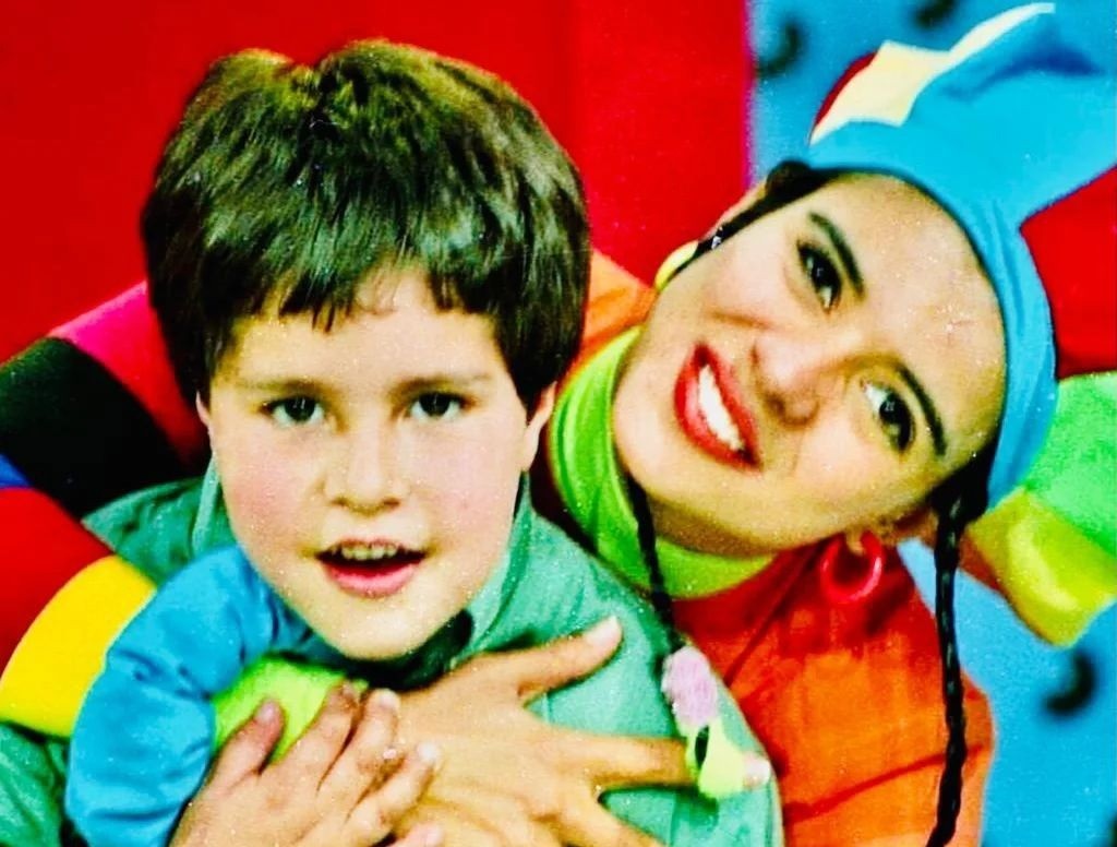 Na infância, Tiago Abravanel gostava de frequentar o auditótio do programa infantil de Mara Maravilha (Foto: Reprodução/Instagram)