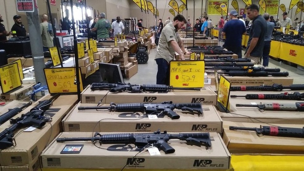Exposição de armas na feira da Flórida: Evento é um dos principais realizados pelo segmento (Foto: Guillermo D. Olmo/BBC Mundo)
