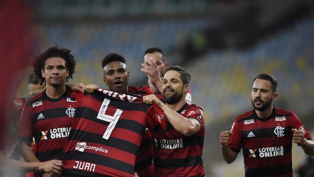 Jogadores homenageiam Juan em comemoraÃ§Ã£o