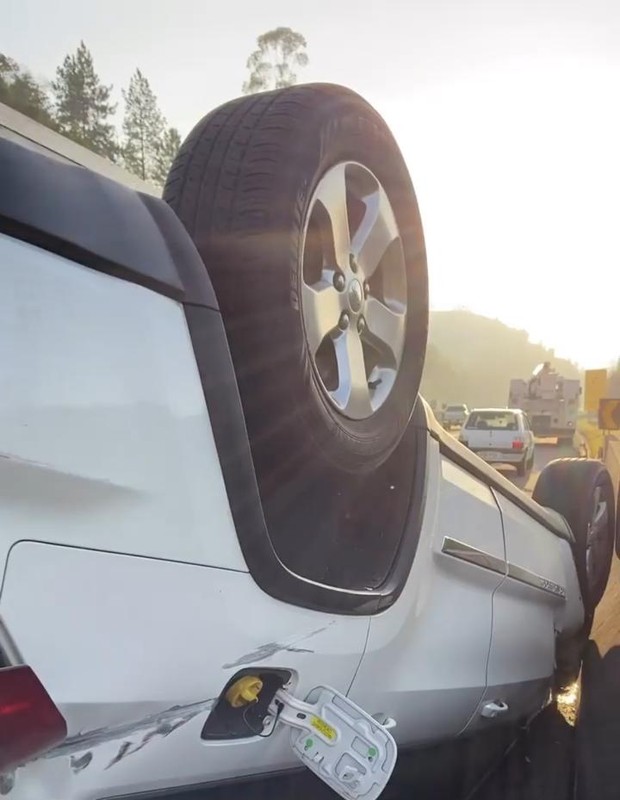 Mulher de Giovani postou fotos do acidente (Foto: Reprodução/Instagram)