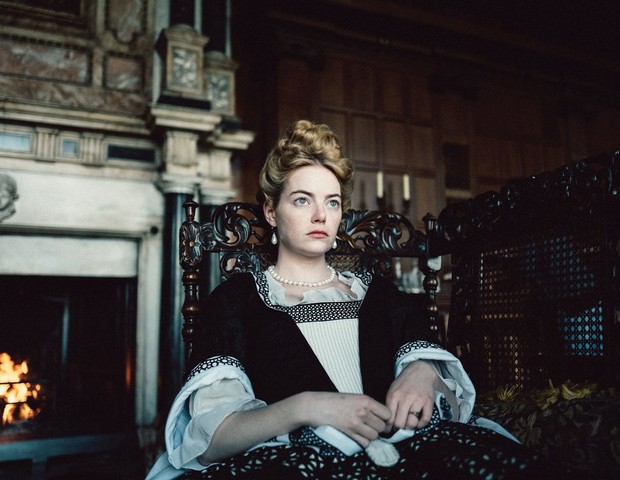 Emma Stone em A Favorita: ela foi indicada a Melhor Atriz Coadjuvante e o longa a Melhor Filme (Foto: Divulgação)