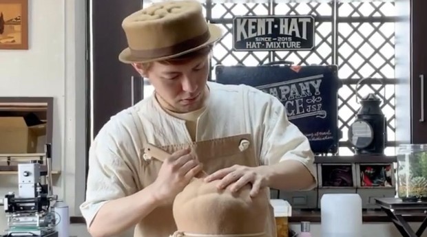 Kent é o artesão responsável pela loja online Kent Hat (Foto: Divulgação )