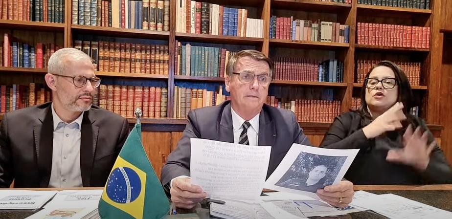 O presidente Jair Bolsonaro lamentou a morte do PM em live nesta quinta-feira