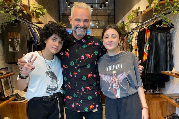 Mateus Carrieri com as filhas Anna Francesca e Anna Chiara (Foto: Reprodução/Instagram)