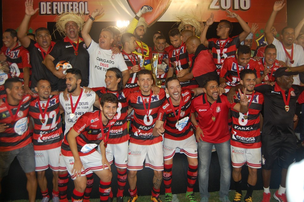 Campinense é o único time seis vezes campeão consecutivo do Paraibano — Foto: Silas Batista / ge