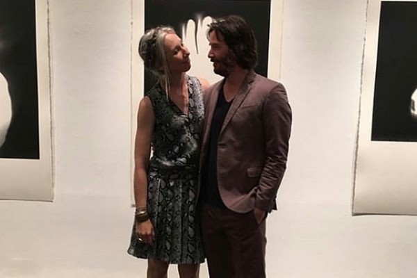 A artista plástica Alexandra Grant e o ator Keanu Reeves (Foto: Instagram)