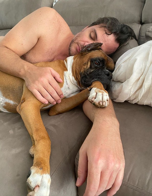 Rodrigo Lombardi com o cachorro Beethoven (Foto: Reprodução/Instagram)