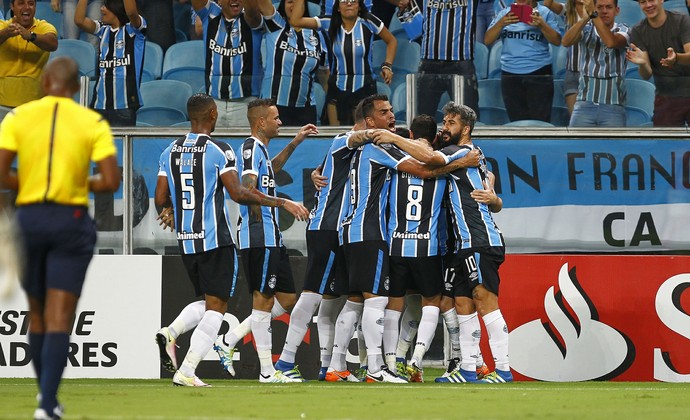 Comentarista vê Grêmio com pé no freio no 2º tempo, mas confiante