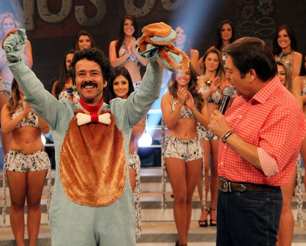 Marcos Palmeira e Faustão no palco do Domingão! O ator se virou nos 30 (Foto: Domingão do Faustão / TV Globo)