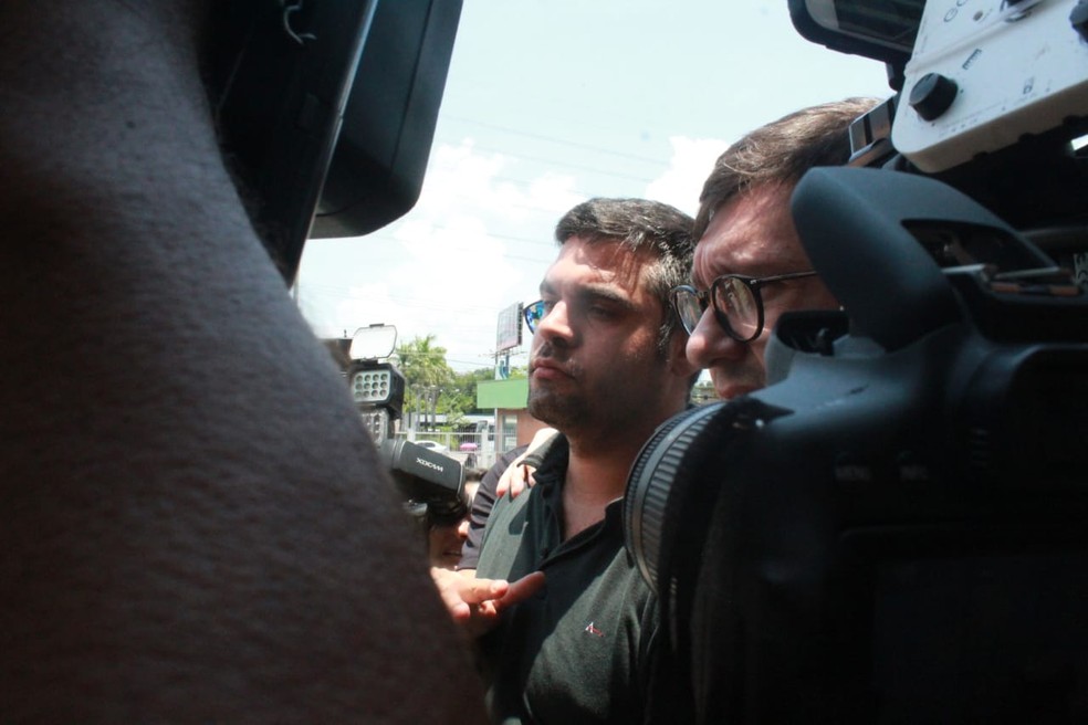 Alejandro Valeiko chega à DEHS, em Manaus — Foto: Eliana Nascimento/G1 AM