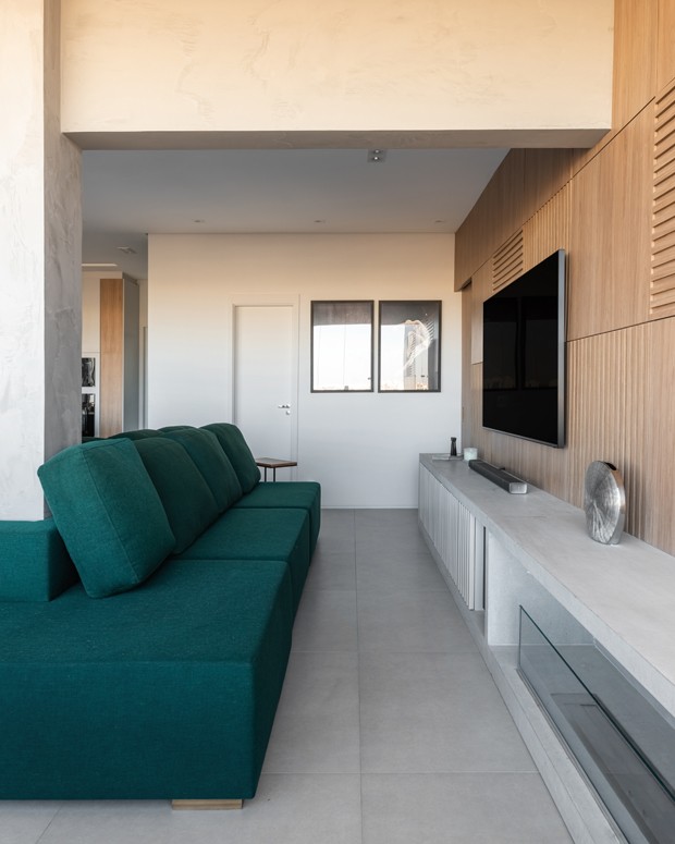 135 m² com serralheria, madeira, cinzas e pontos de cor  (Foto:  Guilherme Pucci)