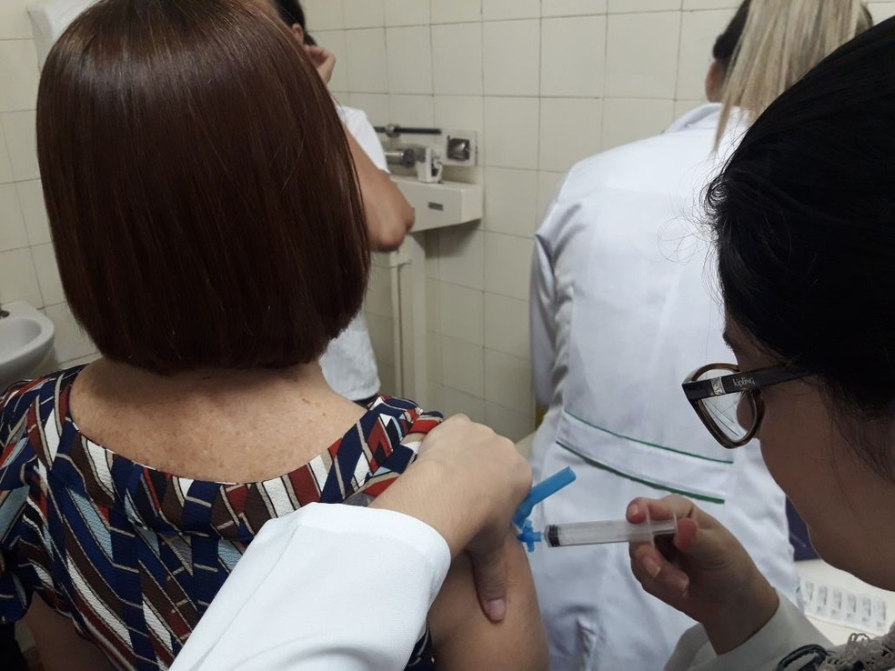 Vacina da gripe protege contra trÃªs tipos de vÃ­rus (Foto: Catarina Costa/G1 PI)