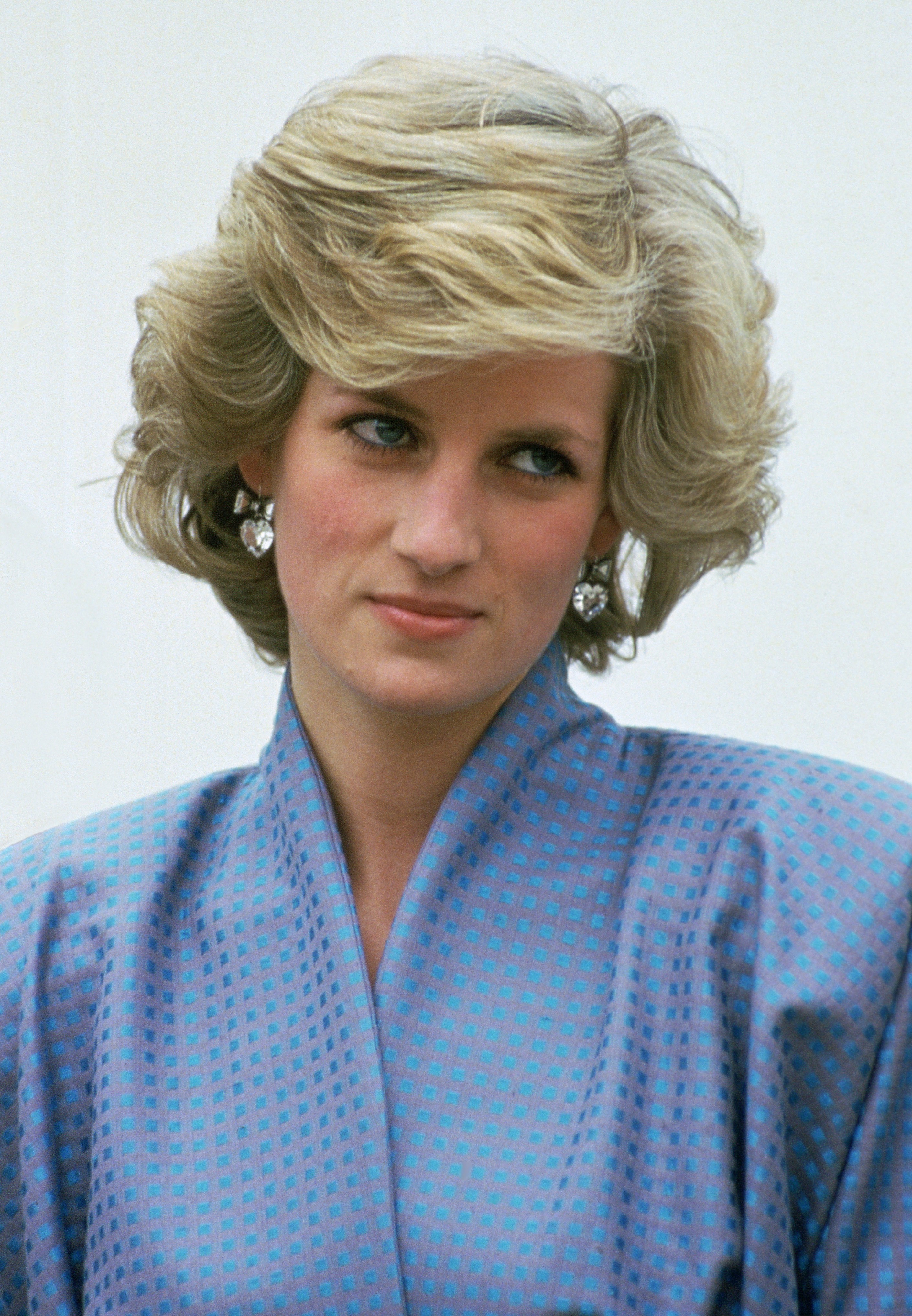 ITALY - APRIL 22:  Diana, Princess Of Wales, Wearing A Silk Suit Designed By Fashion Designer Bruce Oldfield, During An Official Overseas Visit. Diana's Crystal Heart Earrings Are By Jewellers Butler And Wilson.  (Photo by Tim Graham Photo Library via Get (Foto: Tim Graham Photo Library via Get)
