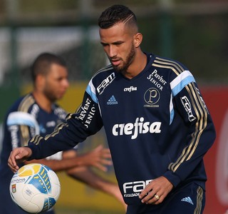 Em busca de opções para ataque, Grêmio monitora Leandro Pereira
