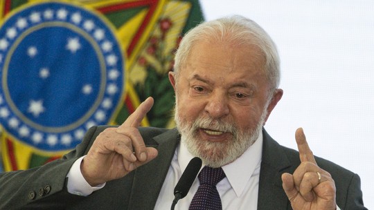 'Lupi anuncia uma coisa que poderia ser 100% boa e criou um clima de insatisfação nos bancos', diz Lula