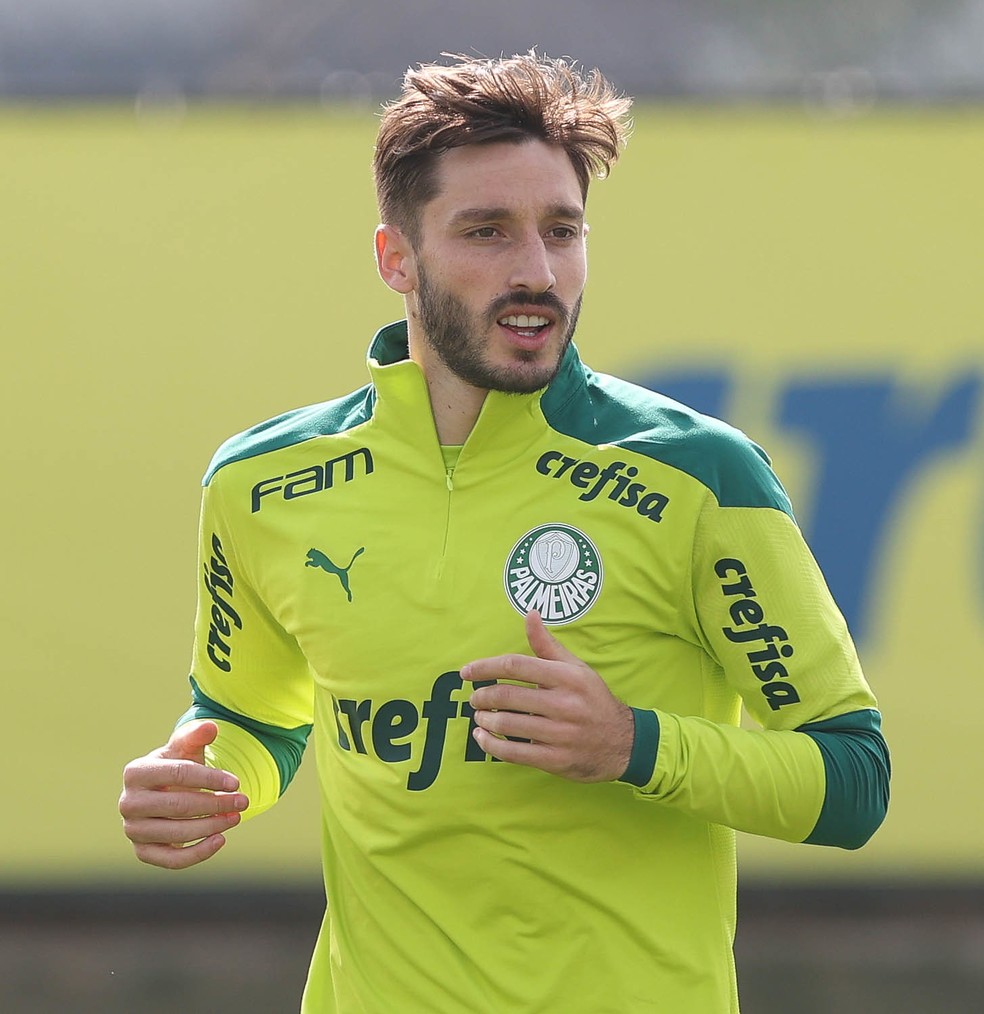 Mat�as Vi�a durante treino do Palmeiras na Academia de Futebol � Foto: Cesar Greco