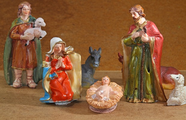 Nativity scene with Mary and Joseph and the baby Jesus near Shepherd (Foto: Getty Images/iStockphoto)