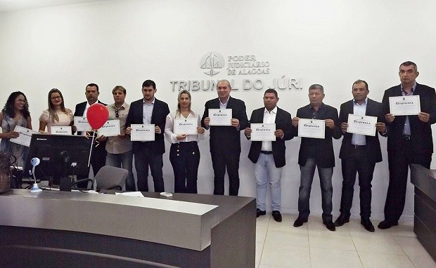 Vereadores, prefeito e vice eleitos em outubro foram diplomados e vão tomar posse no dia 1º de janeiro de 2017 (Foto: Vitor Menezes)
