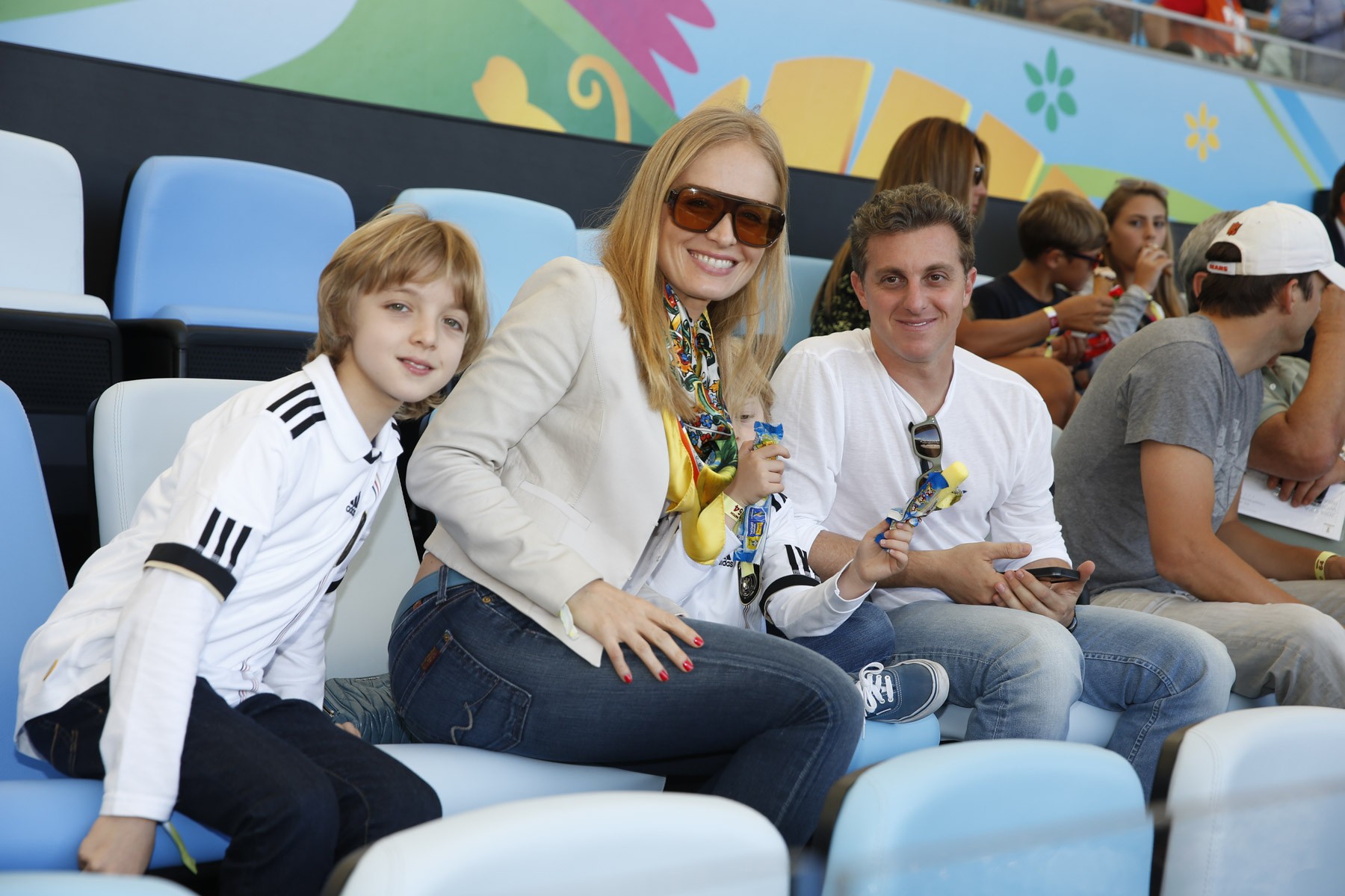 Angélica levou os filhos para assistirem a partida com Huck e Ashton Kutcher (Foto:  Felipe Panfili/AgNews)