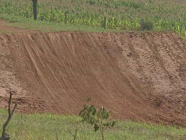 Quatro pilotos se envolveram em acidente e um morreu (Foto: Reprodução/ TV TEM)