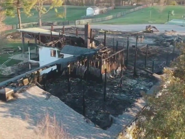Acampamento de férias da família de Jennifer Lawrence pegou fogo no Kentucky (Foto: reprodução/Instagram)