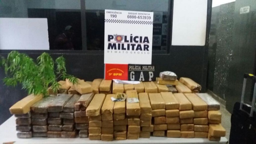 Morador Ã© preso com 125 kg de maconha escondidos em caixa d'Ã¡gua em CuiabÃ¡ (Foto: PolÃ­cia Militar de Mato Grosso/Assessoria)