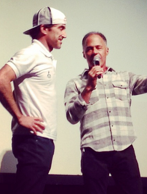 Carlos Burle durante premiação no Rio de Janeiro (Foto: Reprodução/Facebook)