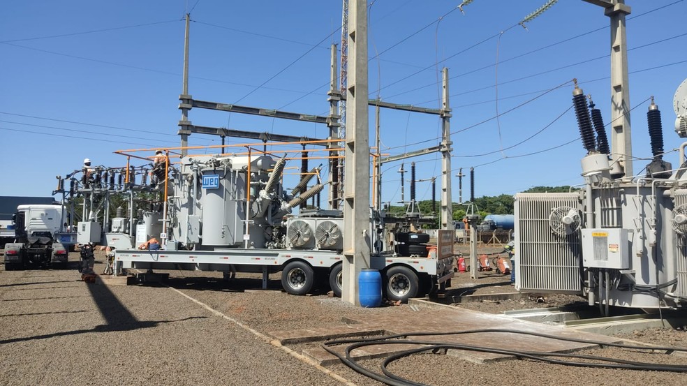 Subestação móvel foi deslocada para reestabelecer a energia em Borborema — Foto: Energisa/Divulgação 