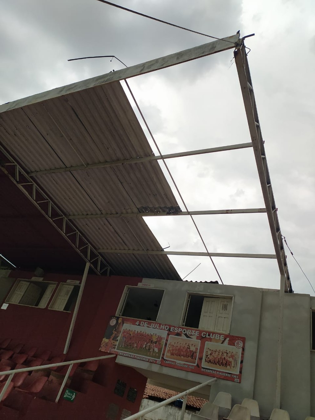 Cobertura da Arena Ytacoatiara, em Piripiri, desaba  — Foto: Reprodução/Redes sociais 