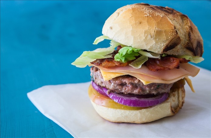 Quantas calorias tem um hamburguer? Google pode ajudar a 'contar gordices' (Foto: Pond5)