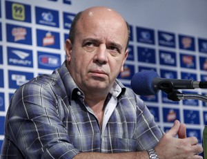 Sem citar nomes, dirigente do Cruzeiro promete mais reforços na hora certa